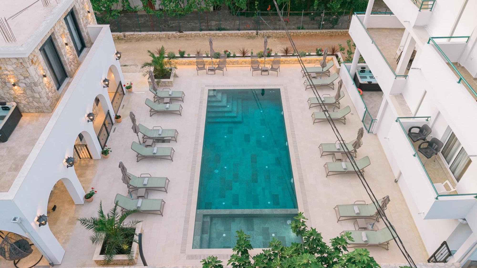 Lovac Azurina 3*